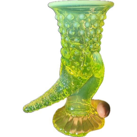 Fenton topaz opalescent Victorian woman hand holding cornucopia - Picture 3 of 4